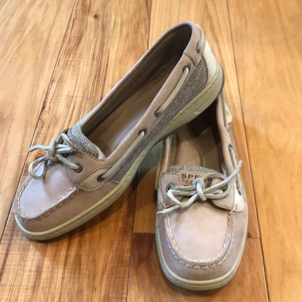 Sperry boat shoes. Great for summer! 🌞
